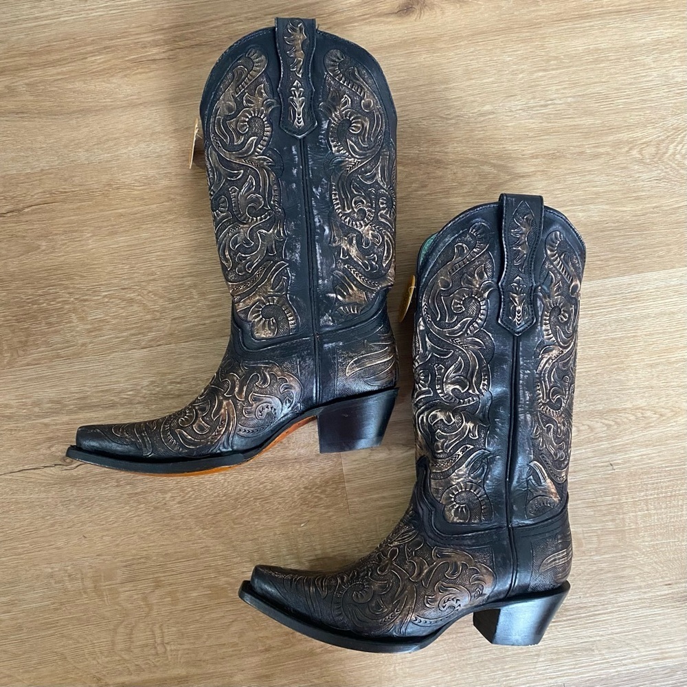 Corral Women's Black Hand Tooled Snip Toe G1471 size: 8.5